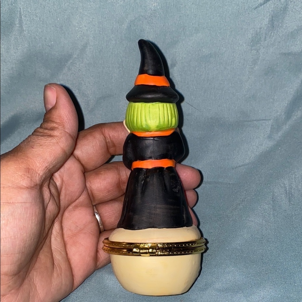BX48 Witch Trinket Figurine with Broom and Hat - Picture 4 of 5